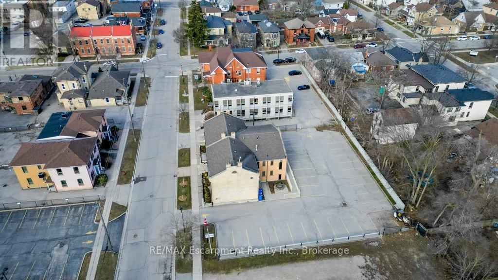 Photo 47 of 80 Chatham Street, Brantford ON