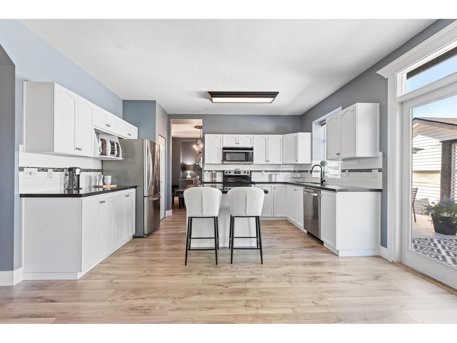 Photo 4 of 6556 184 Street, Surrey BC
