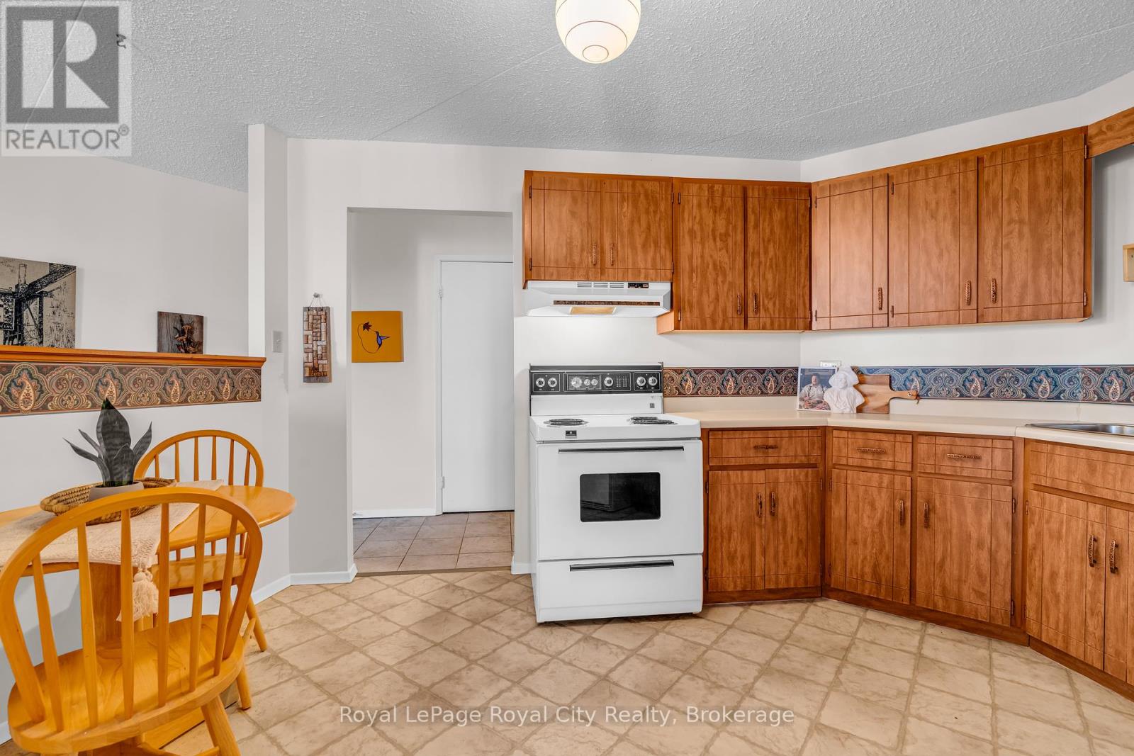 Photo 15 of 803 22 Marilyn Drive, Guelph ON