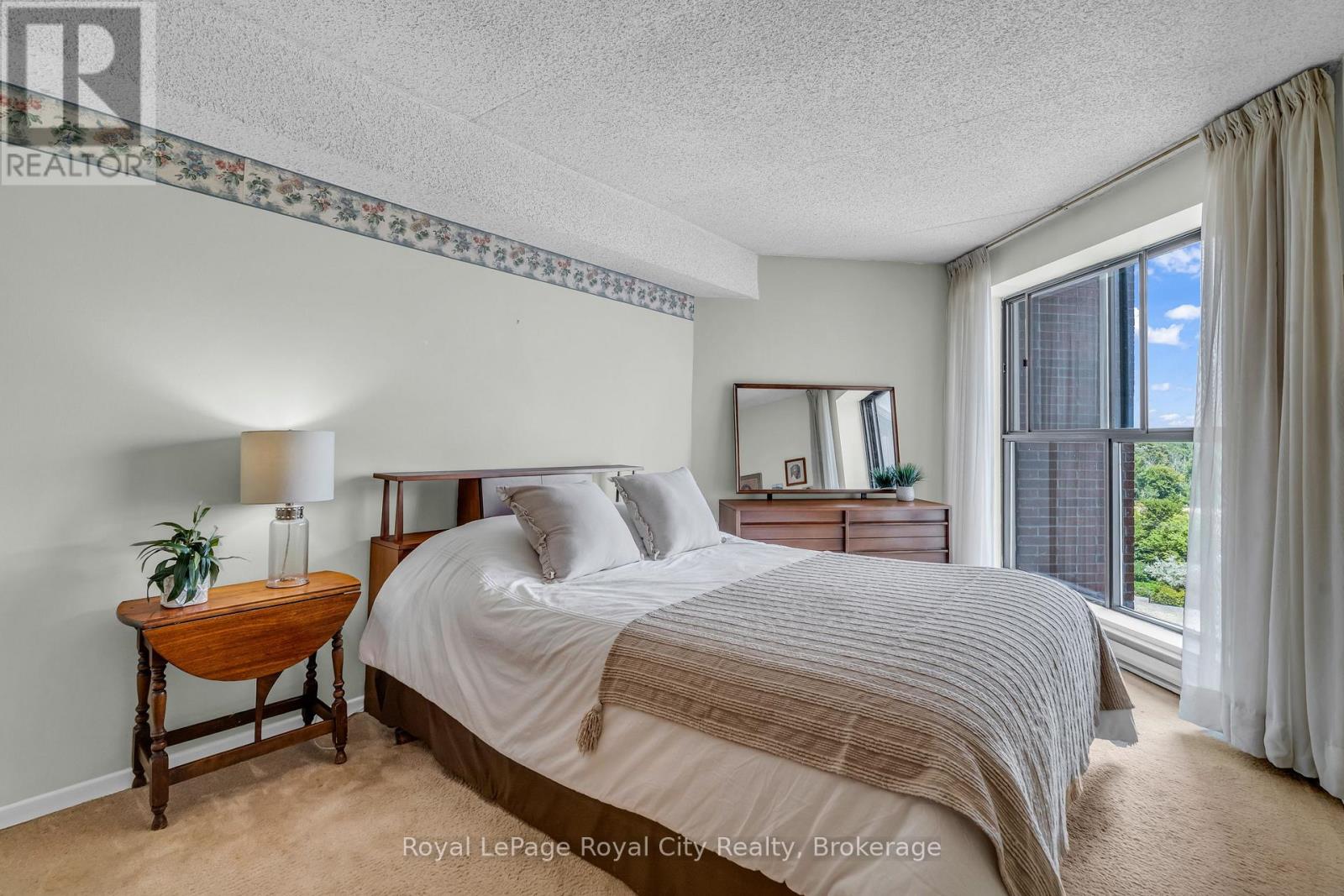 Photo 5 of 803 22 Marilyn Drive, Guelph ON