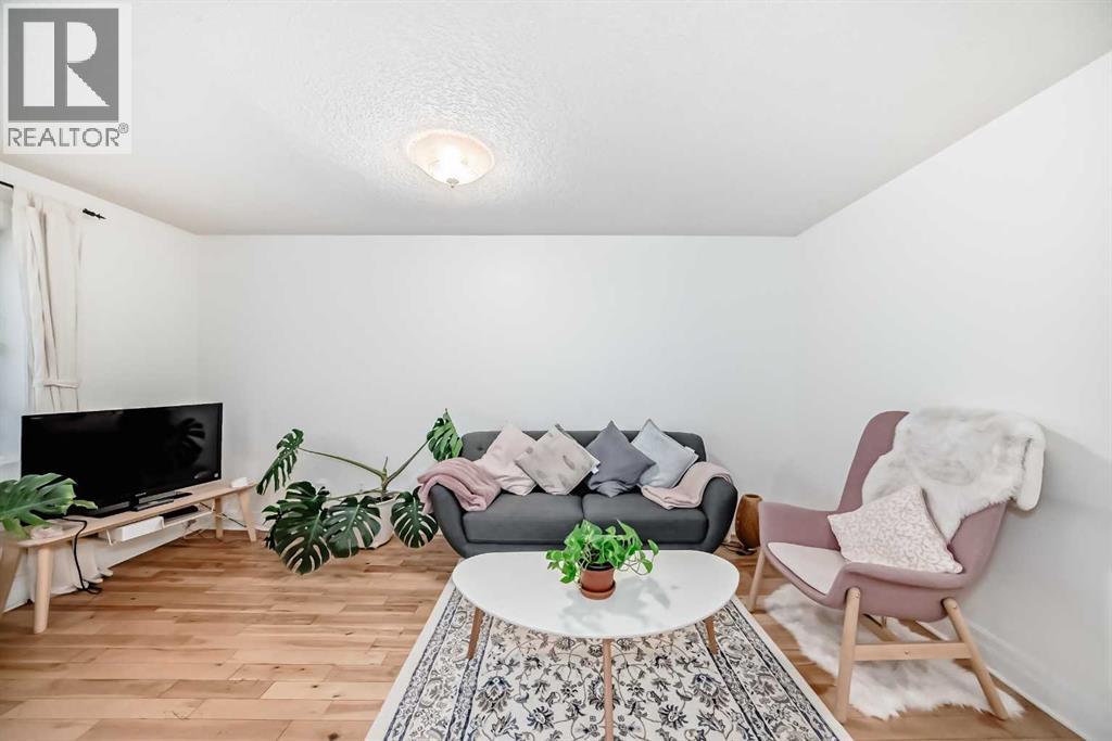 Single Family House for Sale in    Avenue SW Mission Calgary 