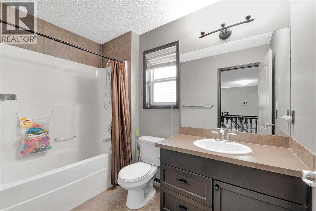 Single Family House for Sale in  Evansview Manor NW Evanston Calgary 