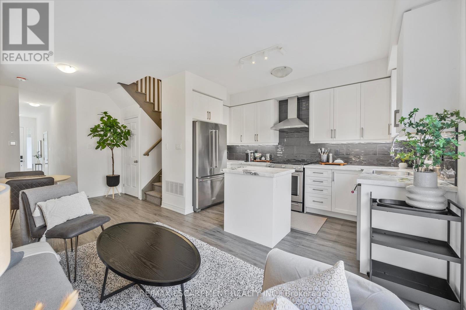 Photo 10 of 3959 Koenig Road, Burlington ON