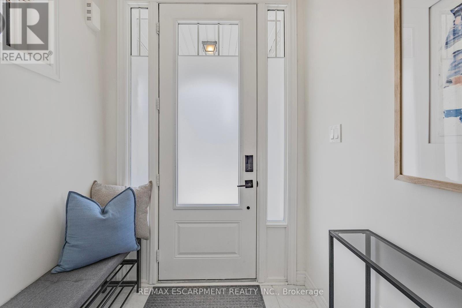 Photo 5 of 3959 Koenig Road, Burlington ON