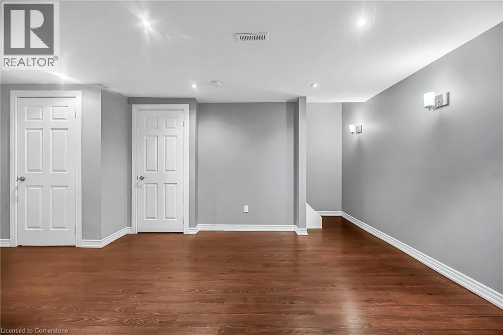 Photo 40 of 5648 Evelyn Lane, Burlington ON