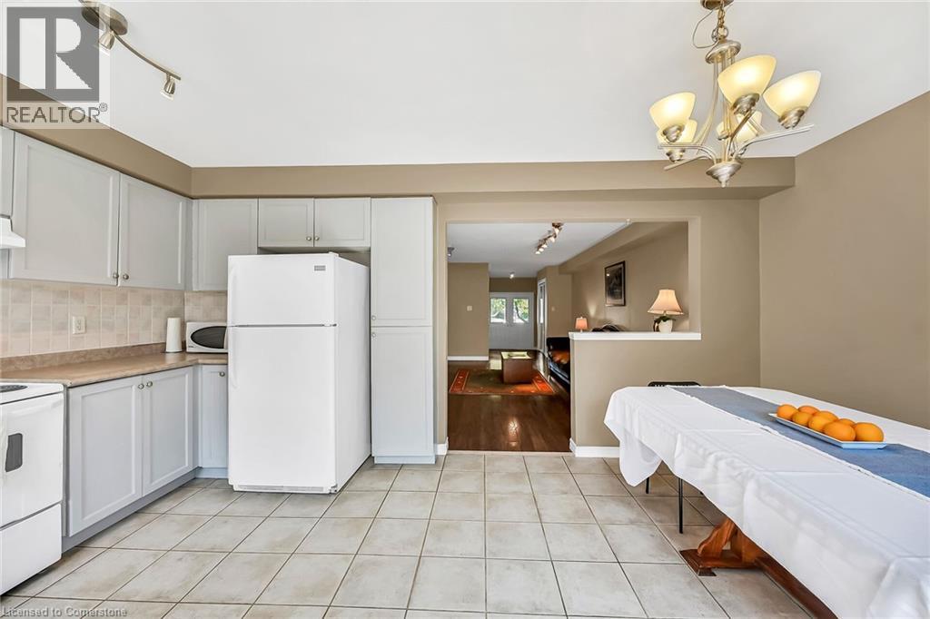 Photo 11 of 5648 Evelyn Lane, Burlington ON
