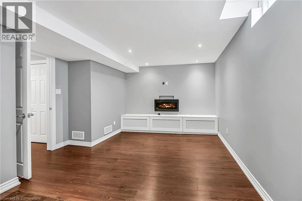 Photo 26 of 5648 Evelyn Lane, Burlington ON