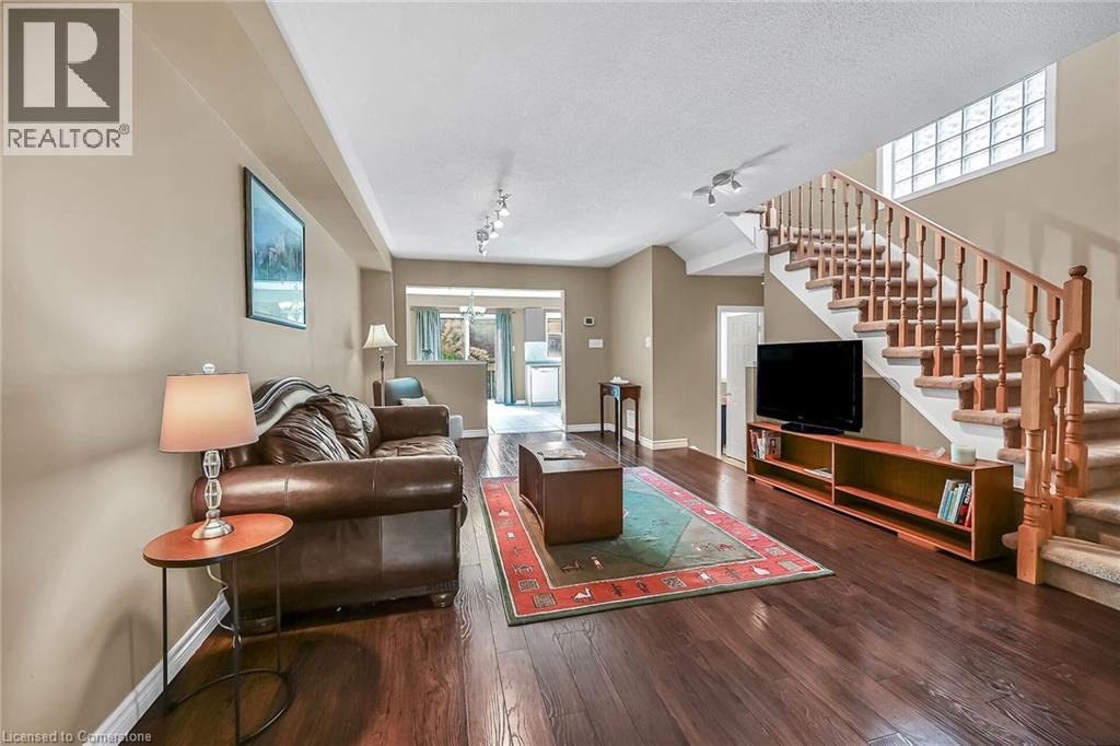 Photo 12 of 5648 Evelyn Lane, Burlington ON