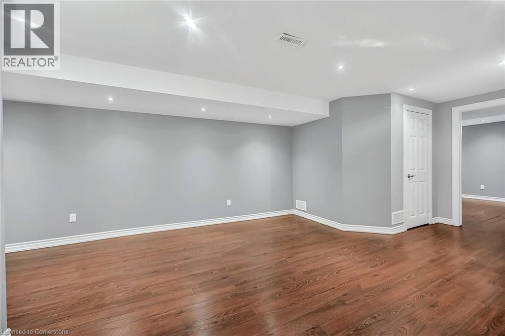 Photo 3 of 5648 Evelyn Lane, Burlington ON
