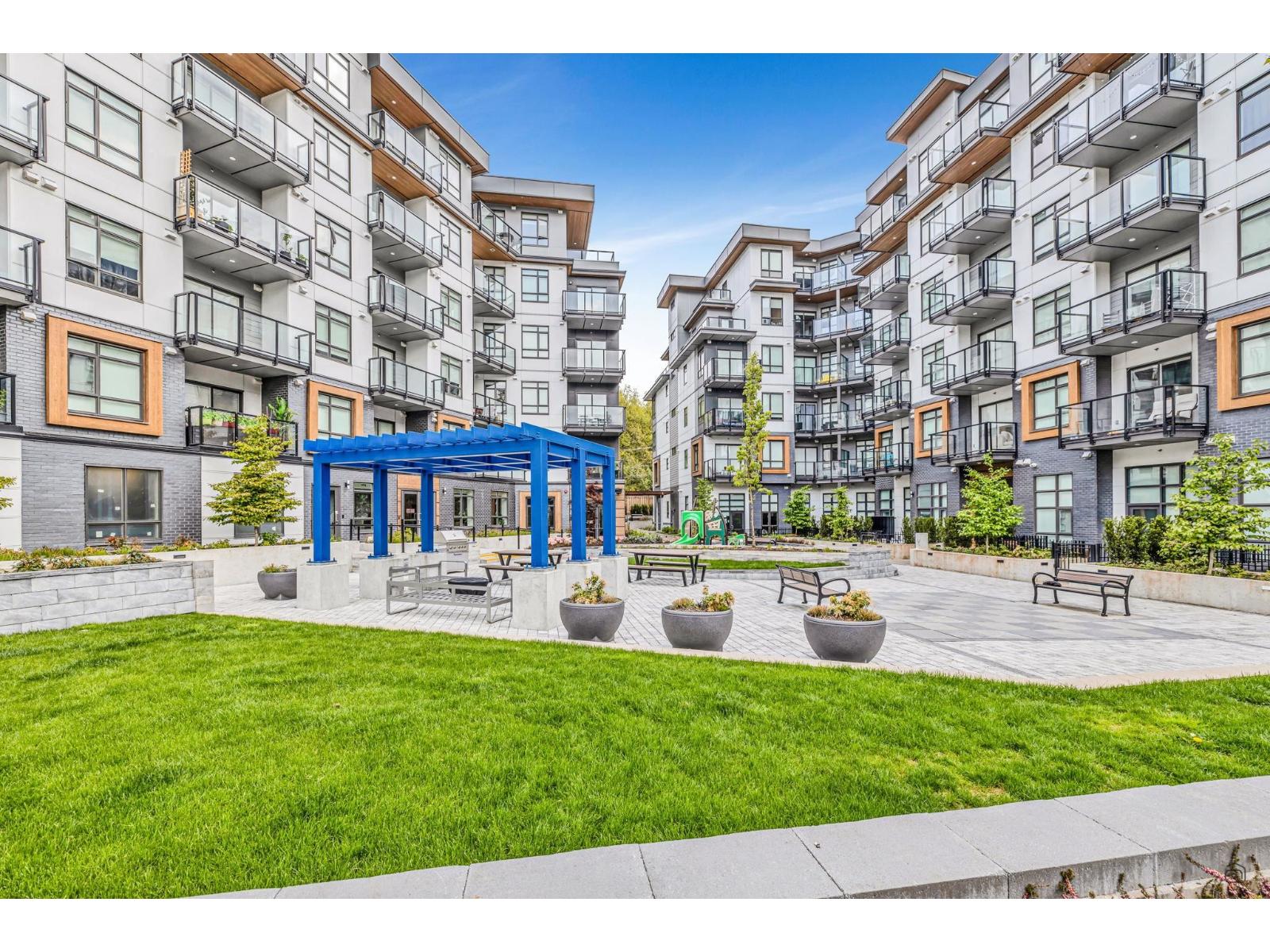 Photo 12 of 307 13969 96 Avenue, Surrey BC