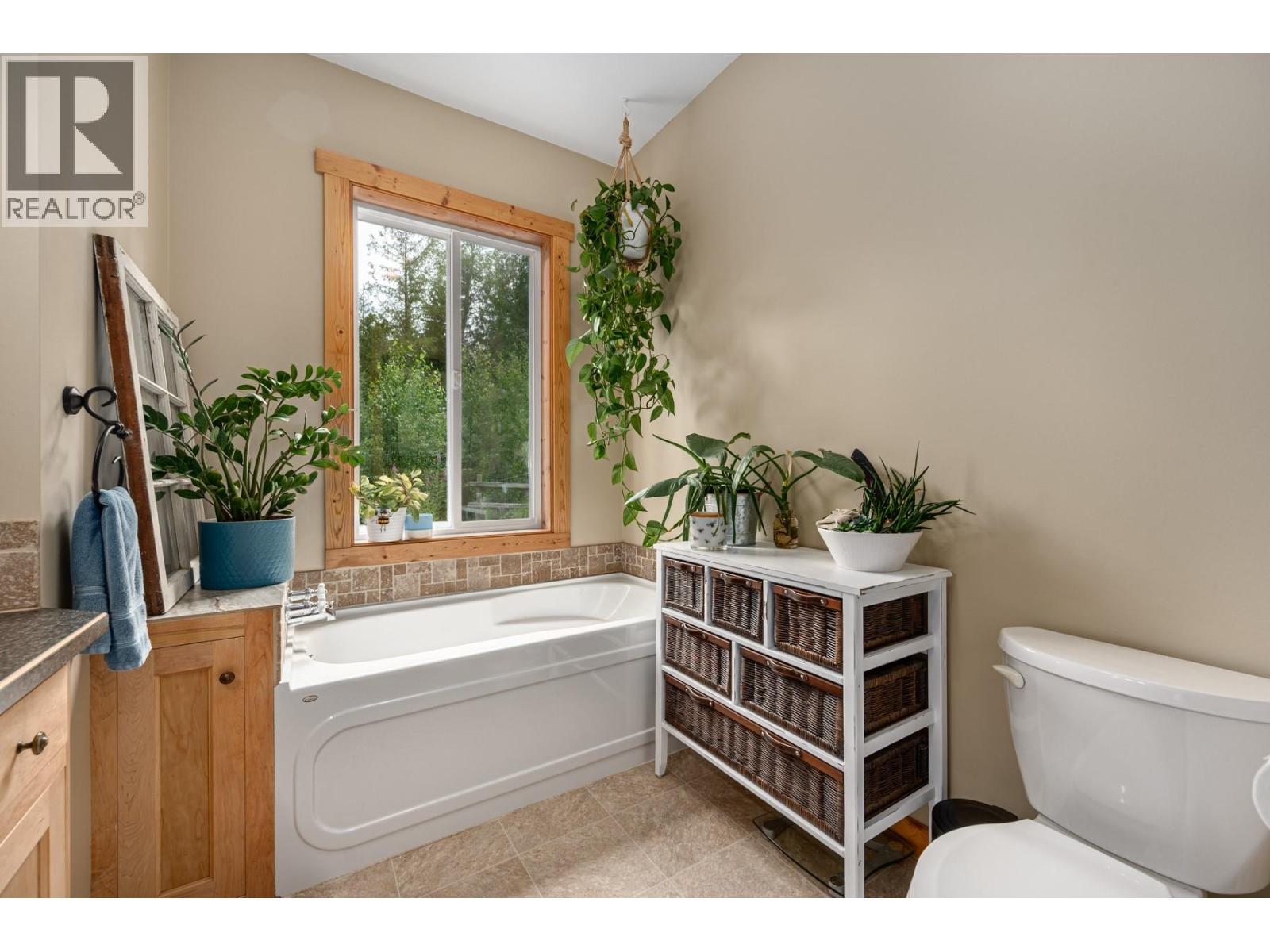 Photo 23 of 380 Richlands Road, Cherryville BC