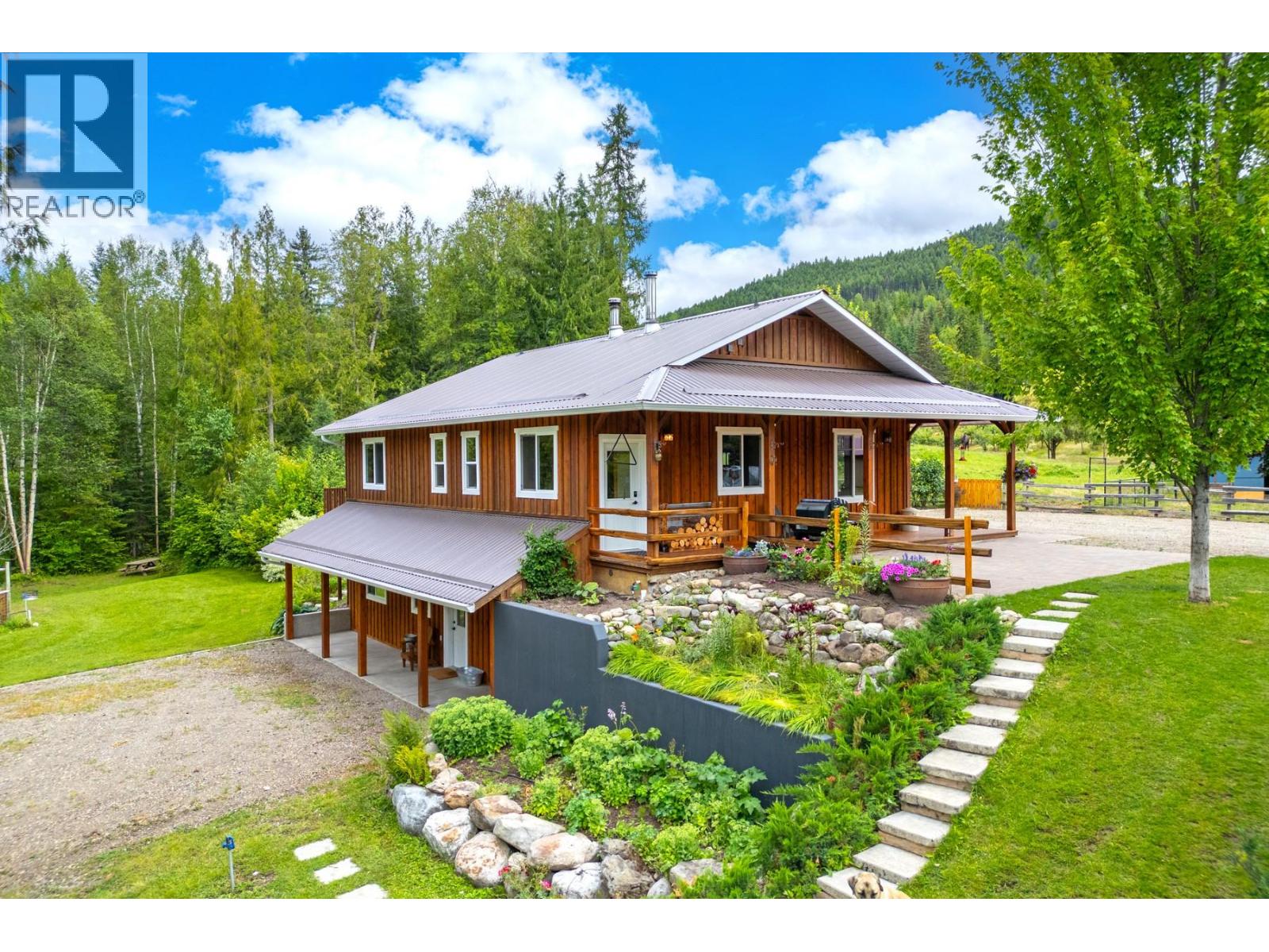 Photo 14 of 380 Richlands Road, Cherryville BC