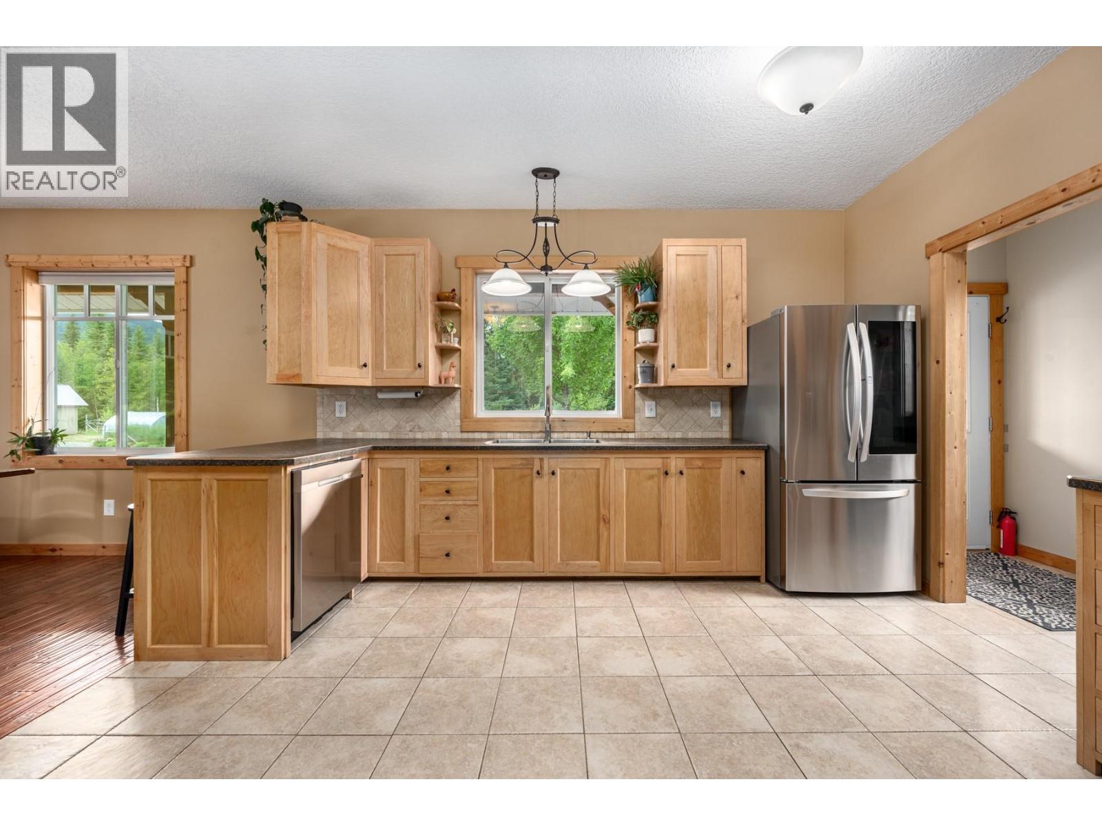 Photo 11 of 380 Richlands Road, Cherryville BC