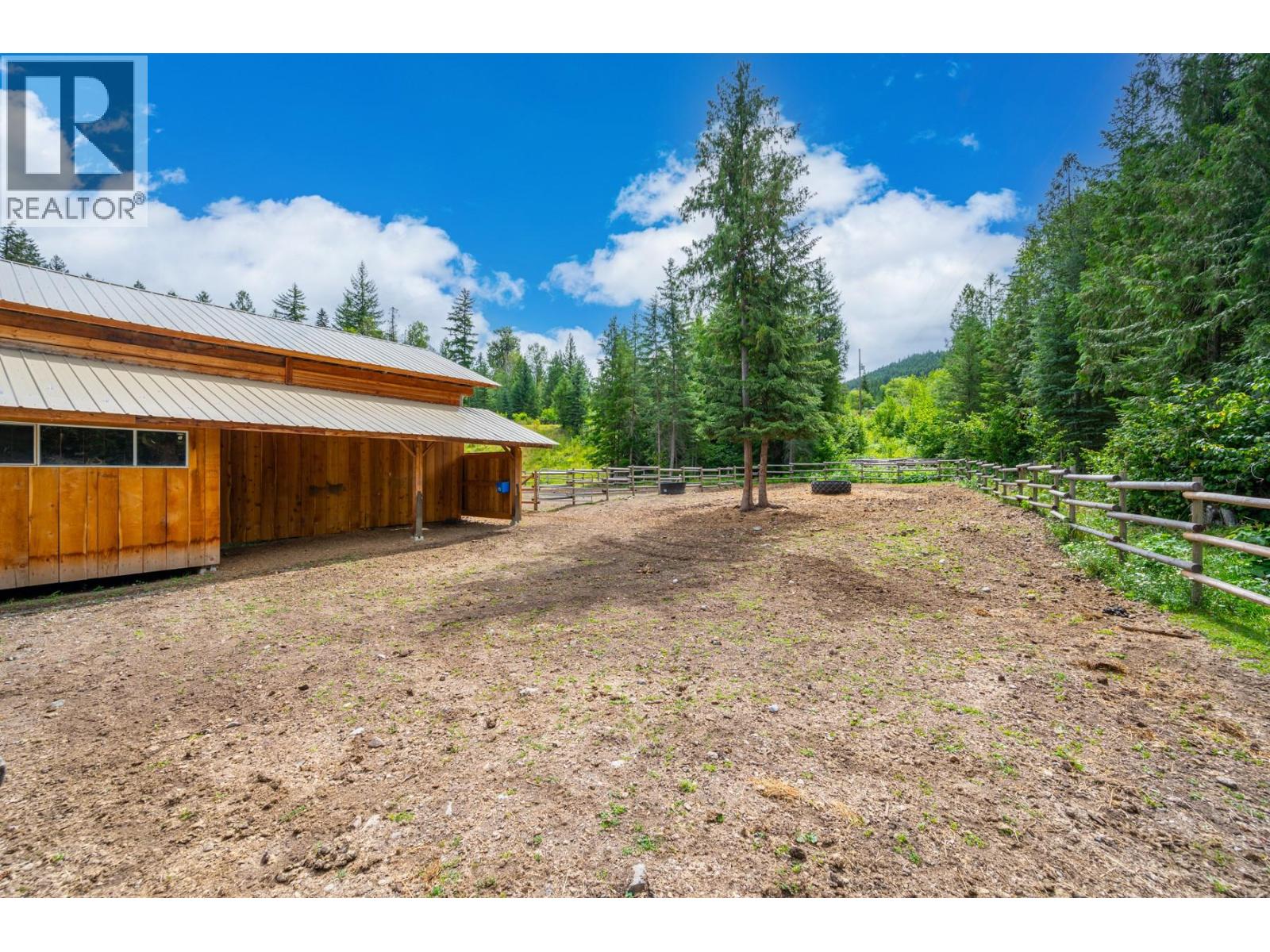 Photo 35 of 380 Richlands Road, Cherryville BC
