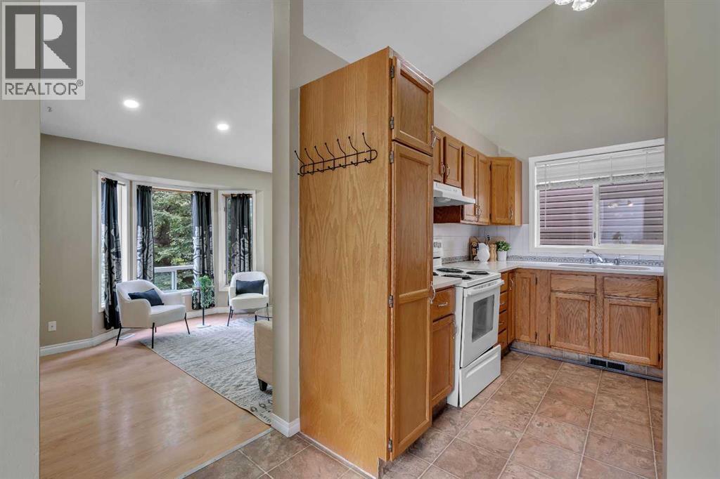 Single Family House 4 Level for Sale in  Falmere Way NE Falconridge Calgary 