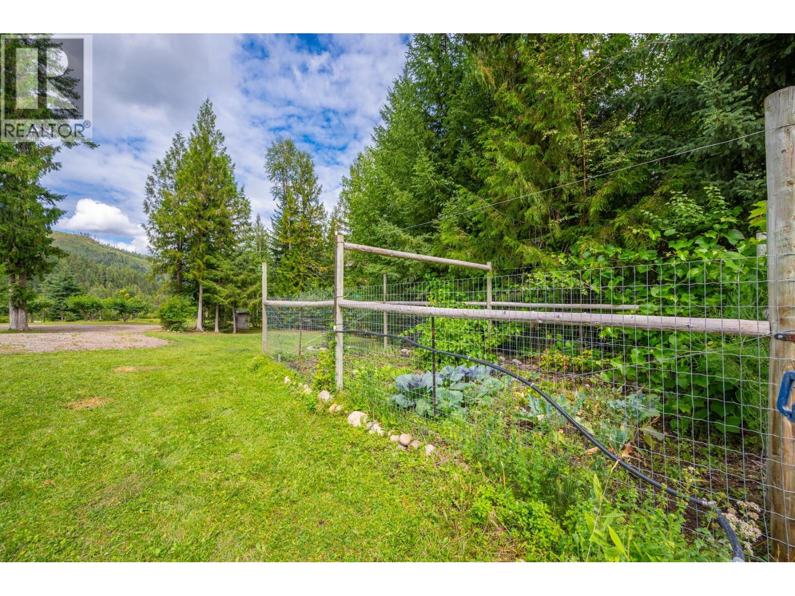 Photo 32 of 380 Richlands Road, Cherryville BC