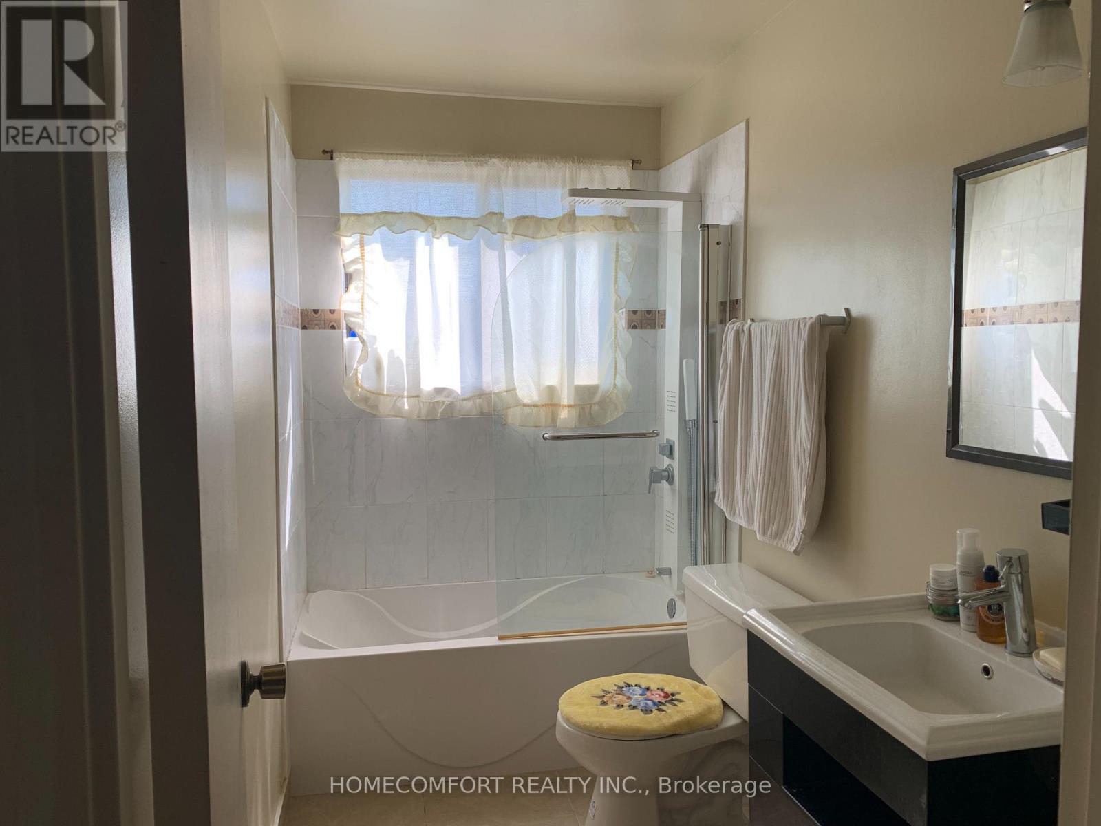 Photo 4 of 104 3740 Don Mills Road, Toronto ON