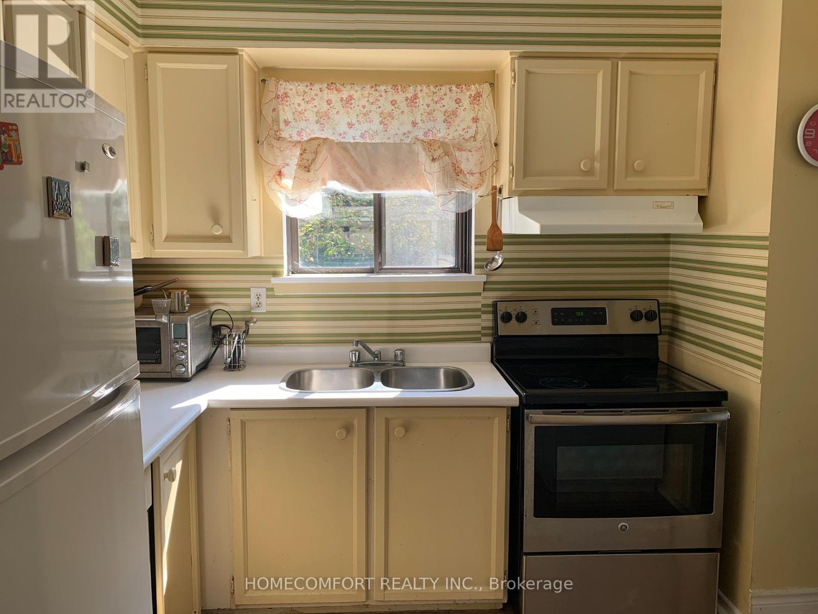 Photo 3 of 104 3740 Don Mills Road, Toronto ON