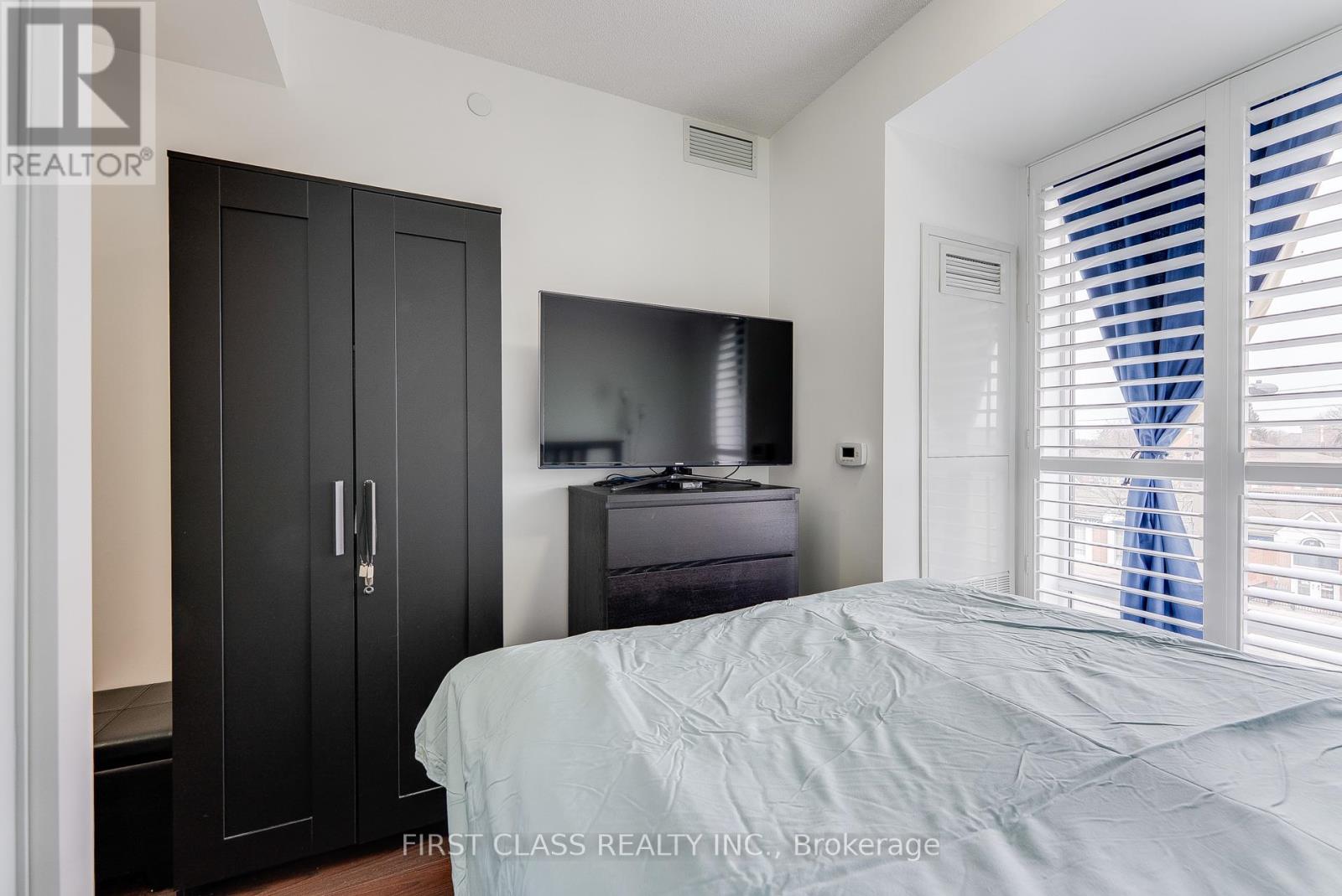 Photo 2 of 324 50 Ann Oreilly Road, Toronto ON