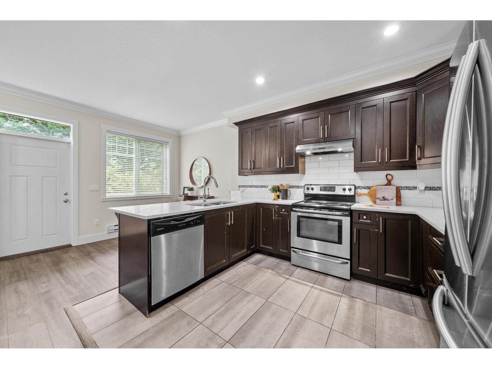 Photo 6 of 123 15399 Guildford Drive, Surrey BC