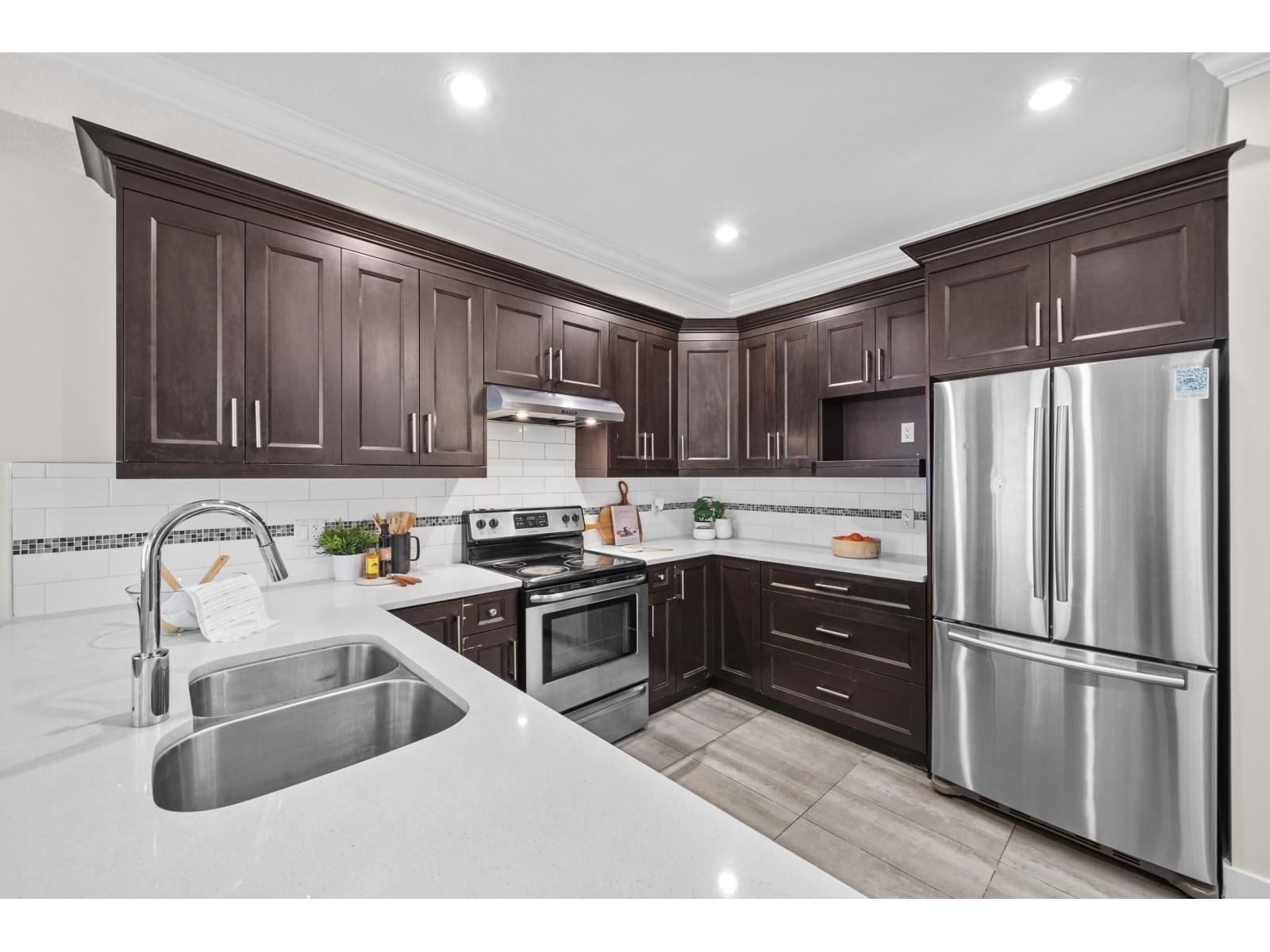 Photo 8 of 123 15399 Guildford Drive, Surrey BC