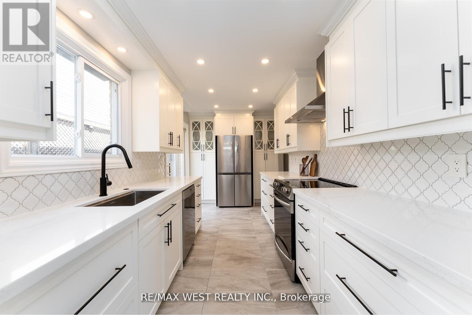 Photo 11 of 172 Lichen Crescent, Oshawa ON