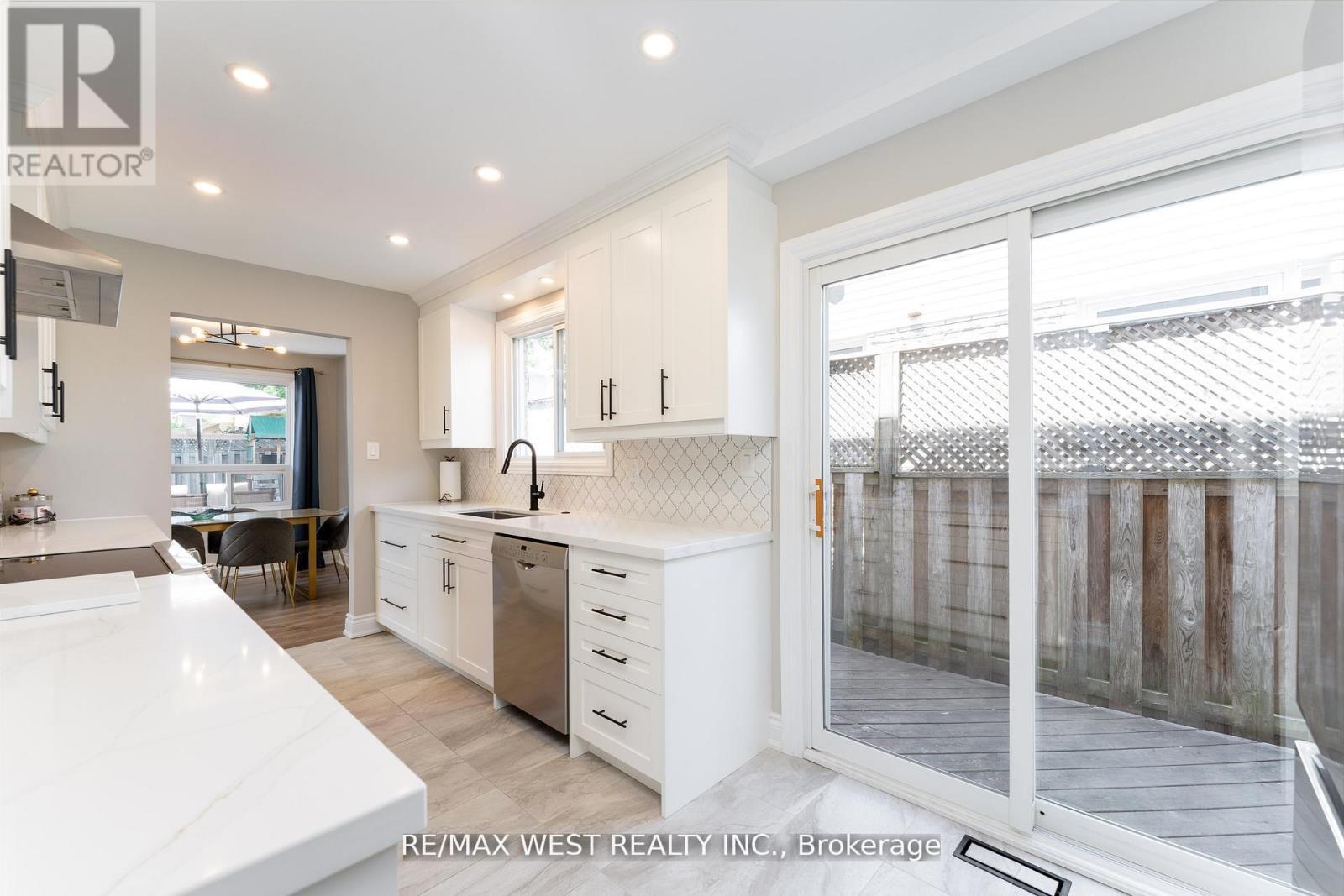 Photo 12 of 172 Lichen Crescent, Oshawa ON