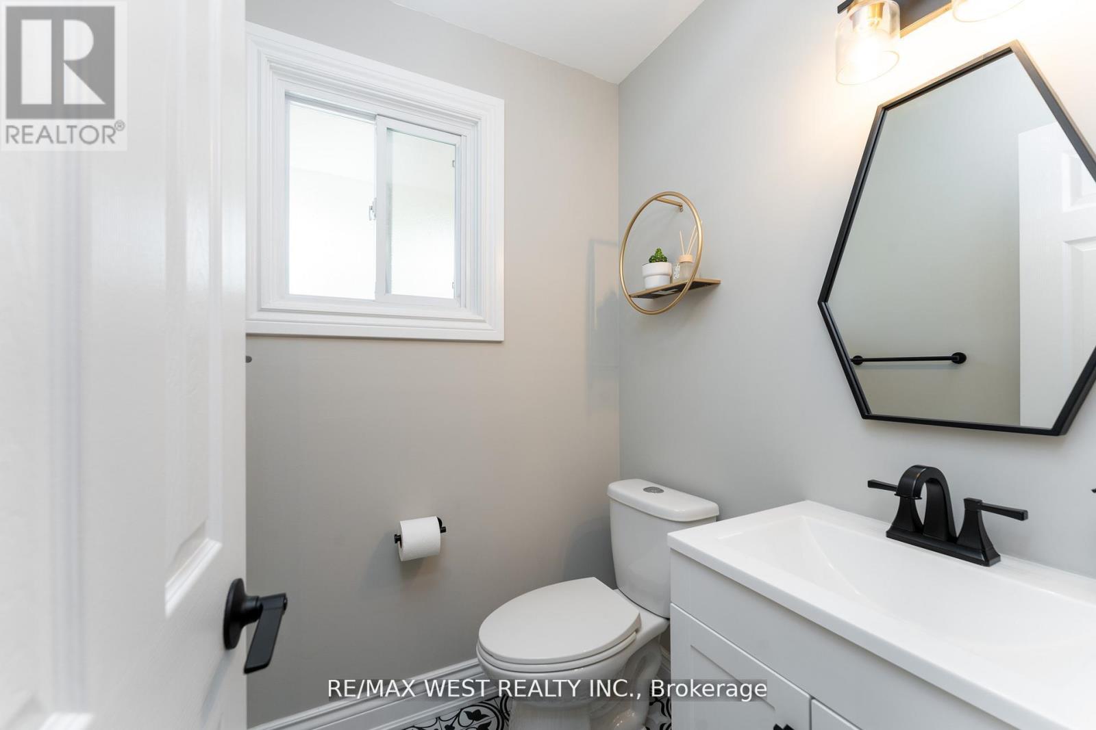 Photo 13 of 172 Lichen Crescent, Oshawa ON
