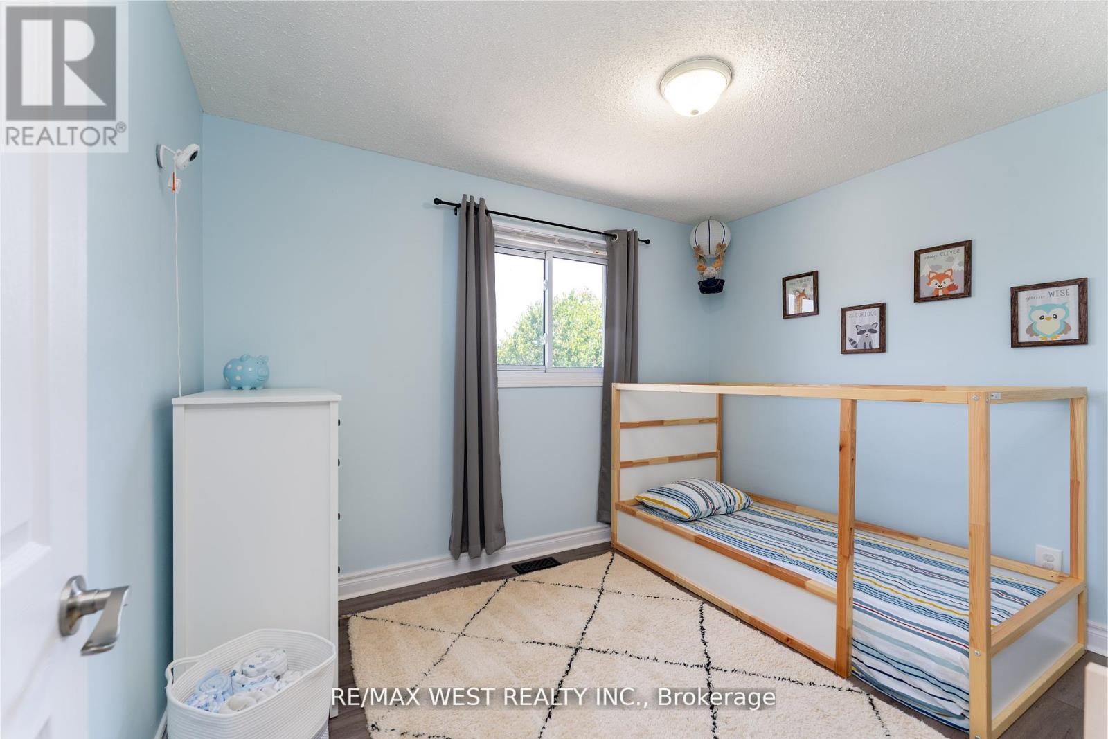 Photo 17 of 172 Lichen Crescent, Oshawa ON
