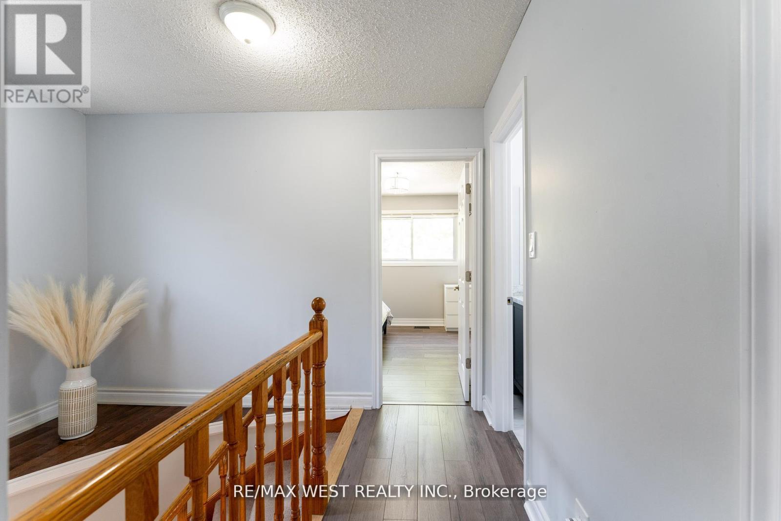 Photo 18 of 172 Lichen Crescent, Oshawa ON