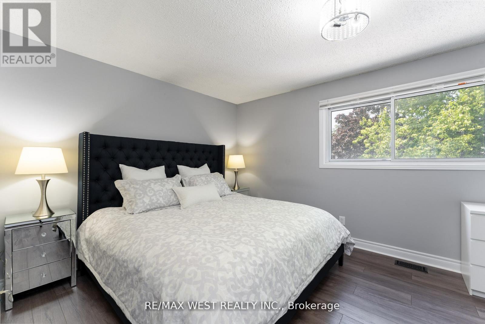 Photo 19 of 172 Lichen Crescent, Oshawa ON