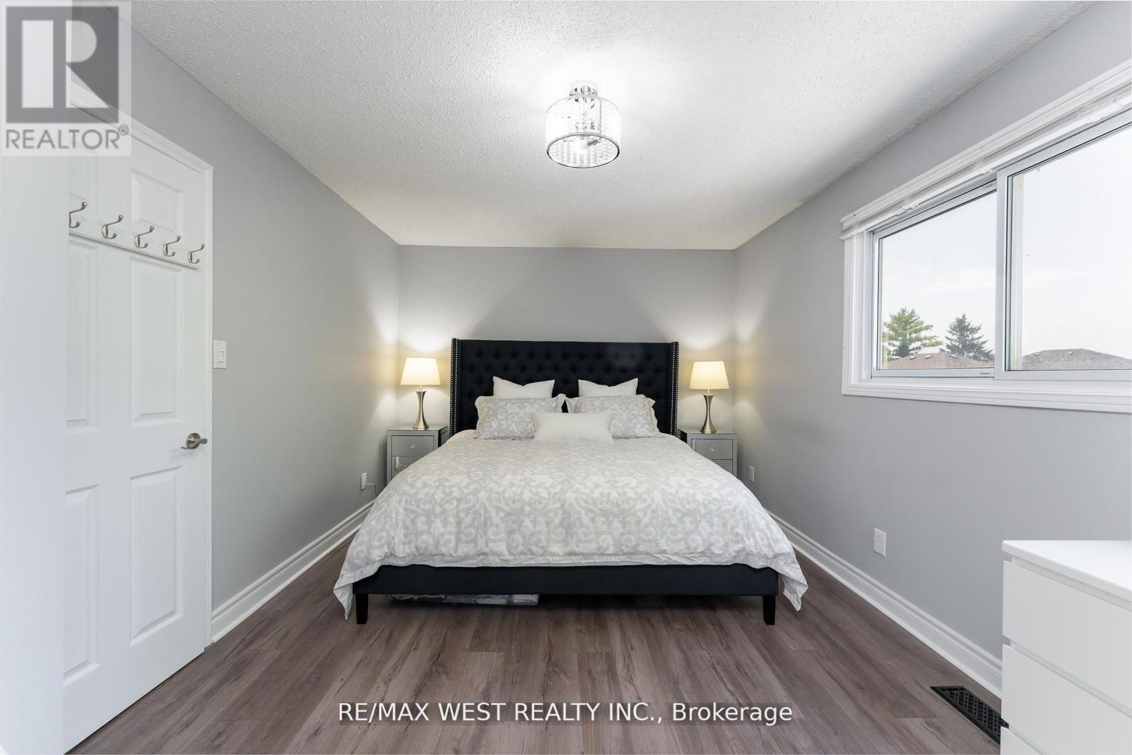 Photo 20 of 172 Lichen Crescent, Oshawa ON