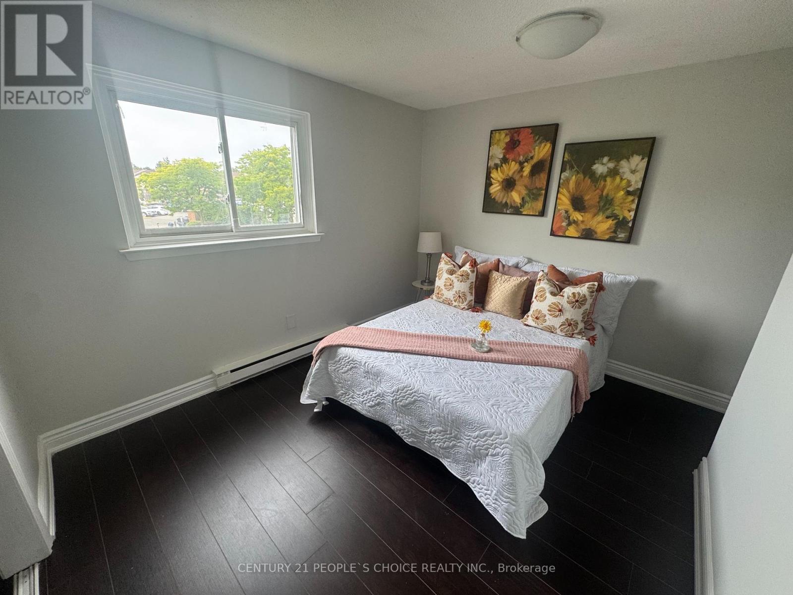 Photo 10 of 35 120 Nonquon Road, Oshawa ON