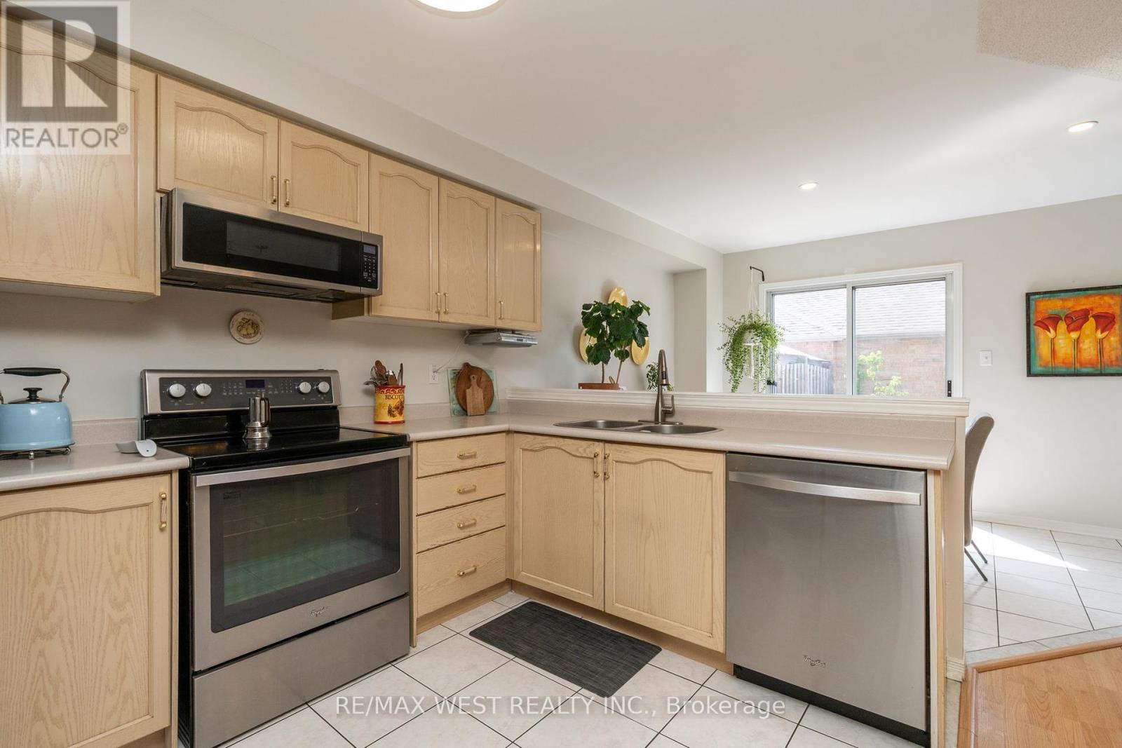 Photo 6 of 125 Colle Melito Way, Vaughan ON