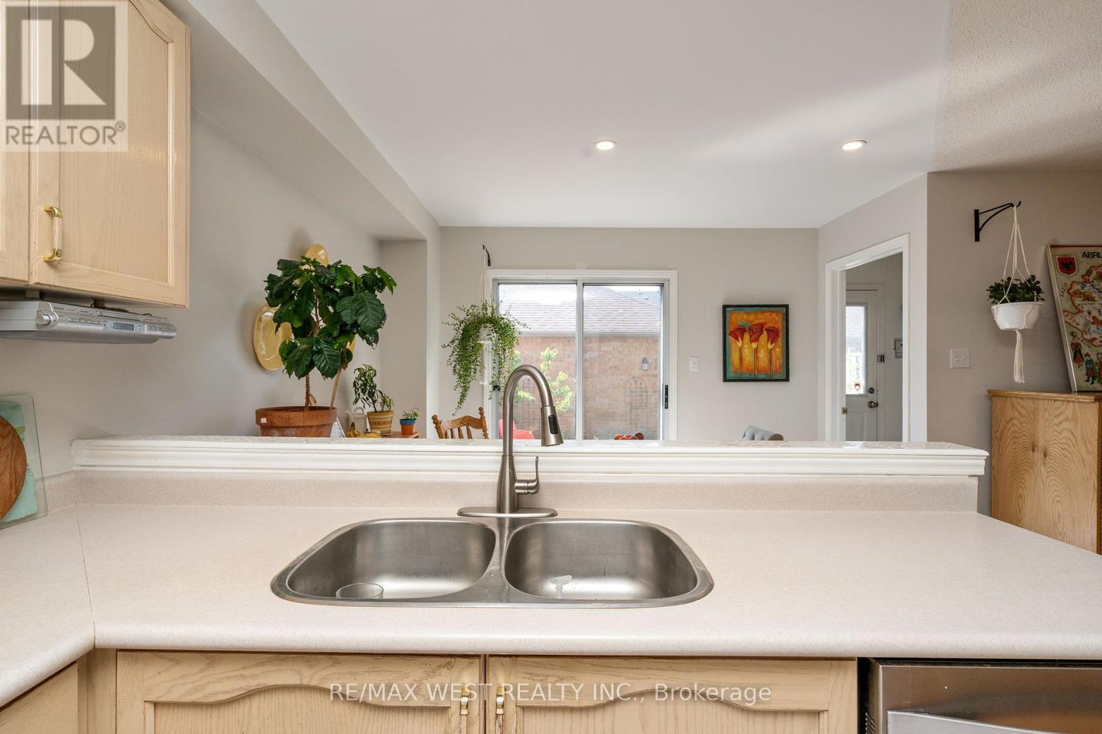 Photo 32 of 125 Colle Melito Way, Vaughan ON