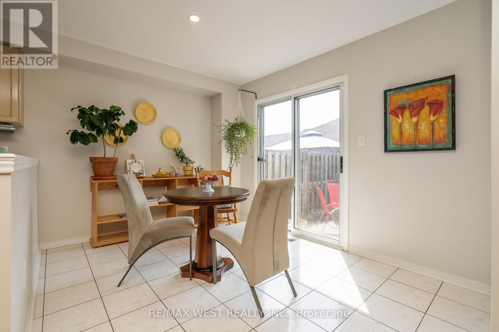 Photo 4 of 125 Colle Melito Way, Vaughan ON