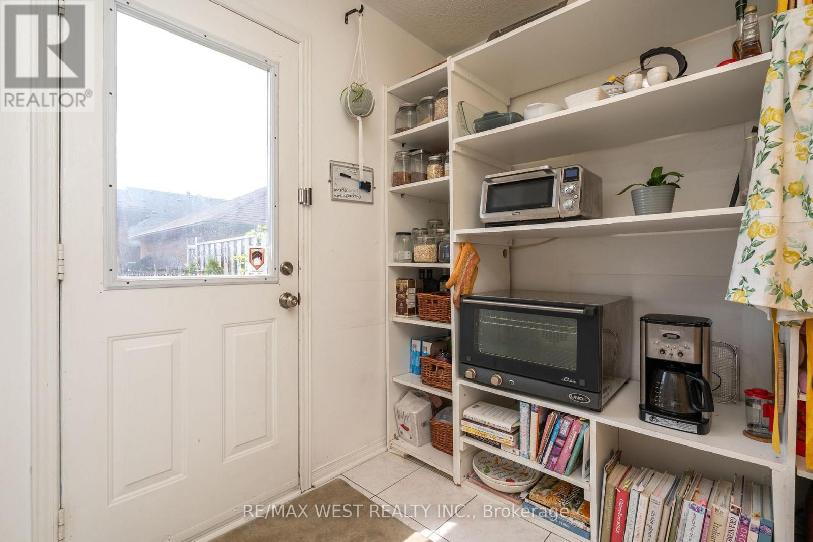 Photo 10 of 125 Colle Melito Way, Vaughan ON