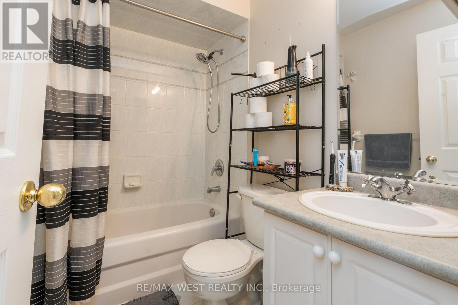 Photo 7 of 125 Colle Melito Way, Vaughan ON