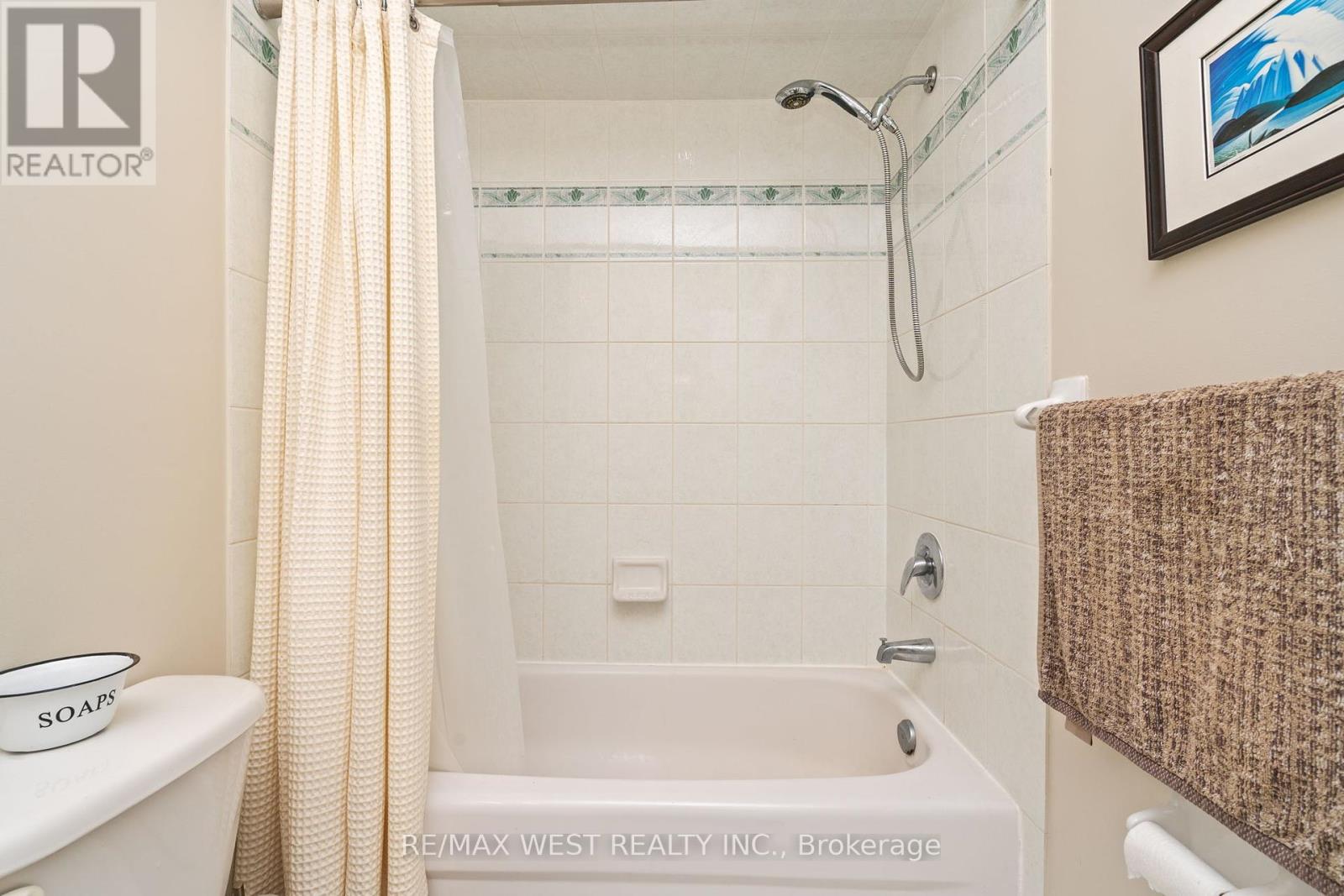 Photo 13 of 125 Colle Melito Way, Vaughan ON