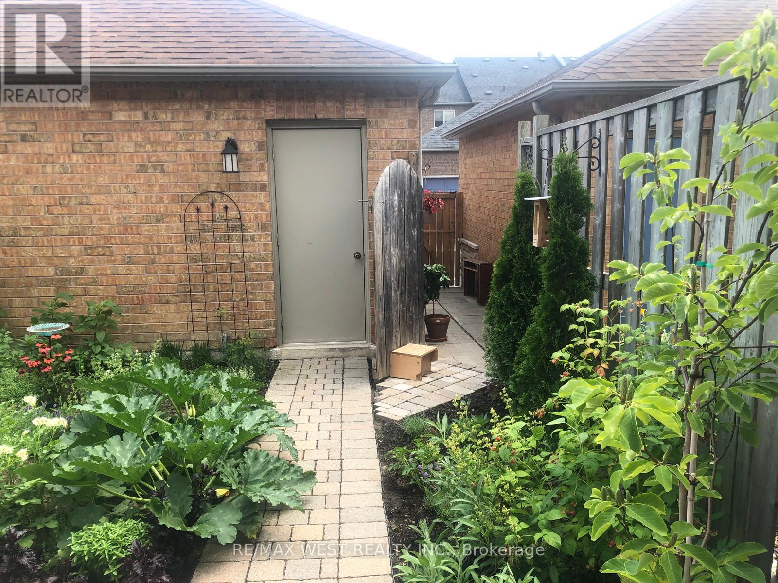 Photo 31 of 125 Colle Melito Way, Vaughan ON