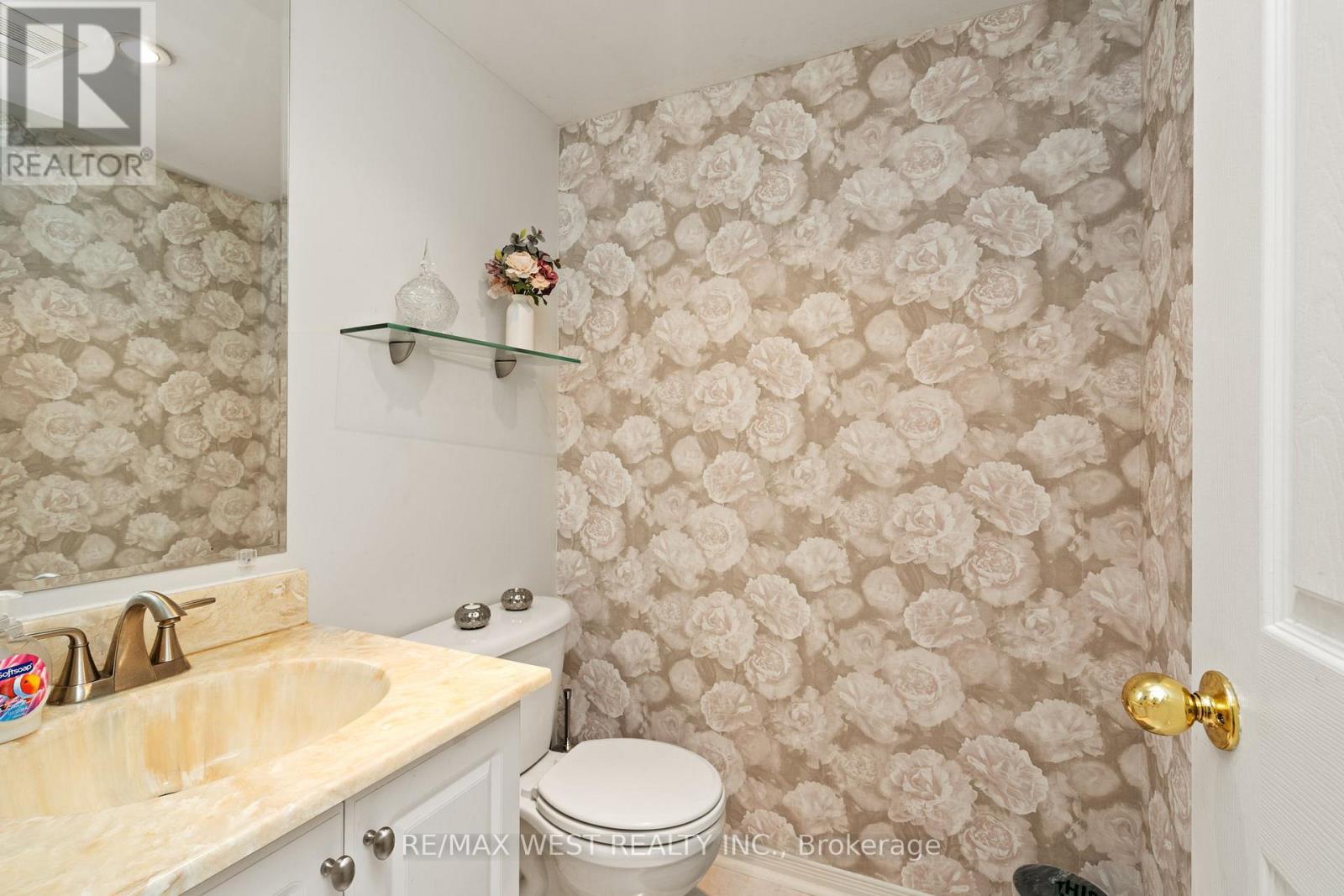 Photo 8 of 125 Colle Melito Way, Vaughan ON