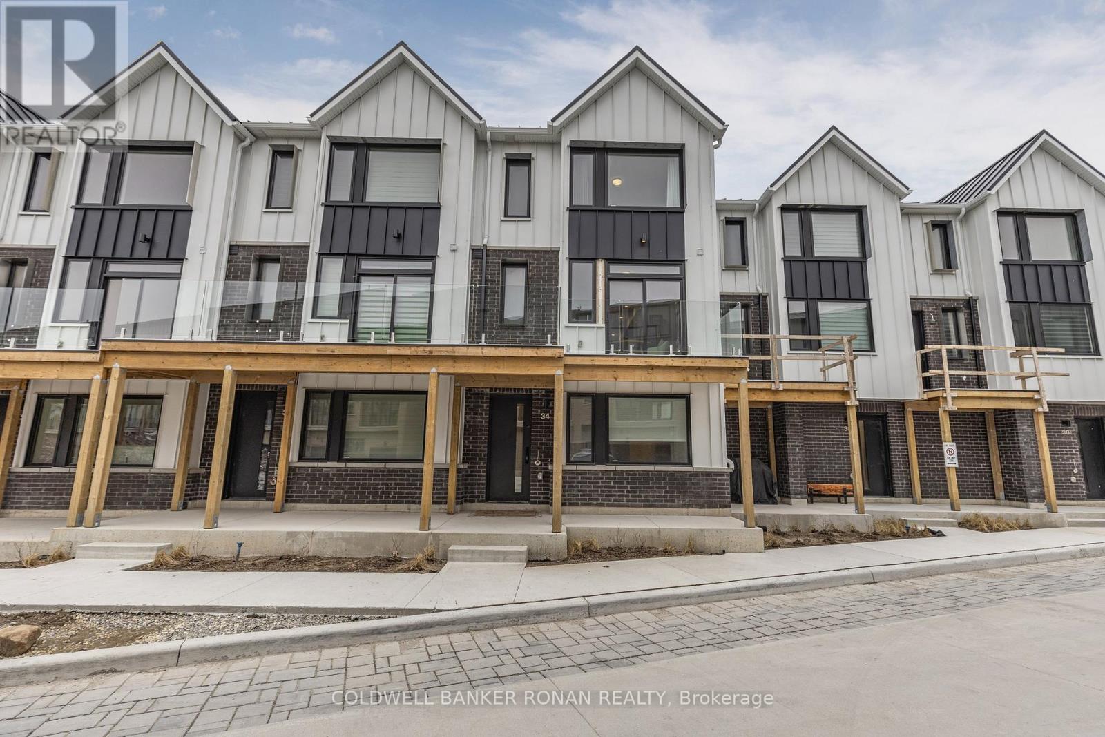 Photo 18 of 34 Rainwater Lane, Barrie ON
