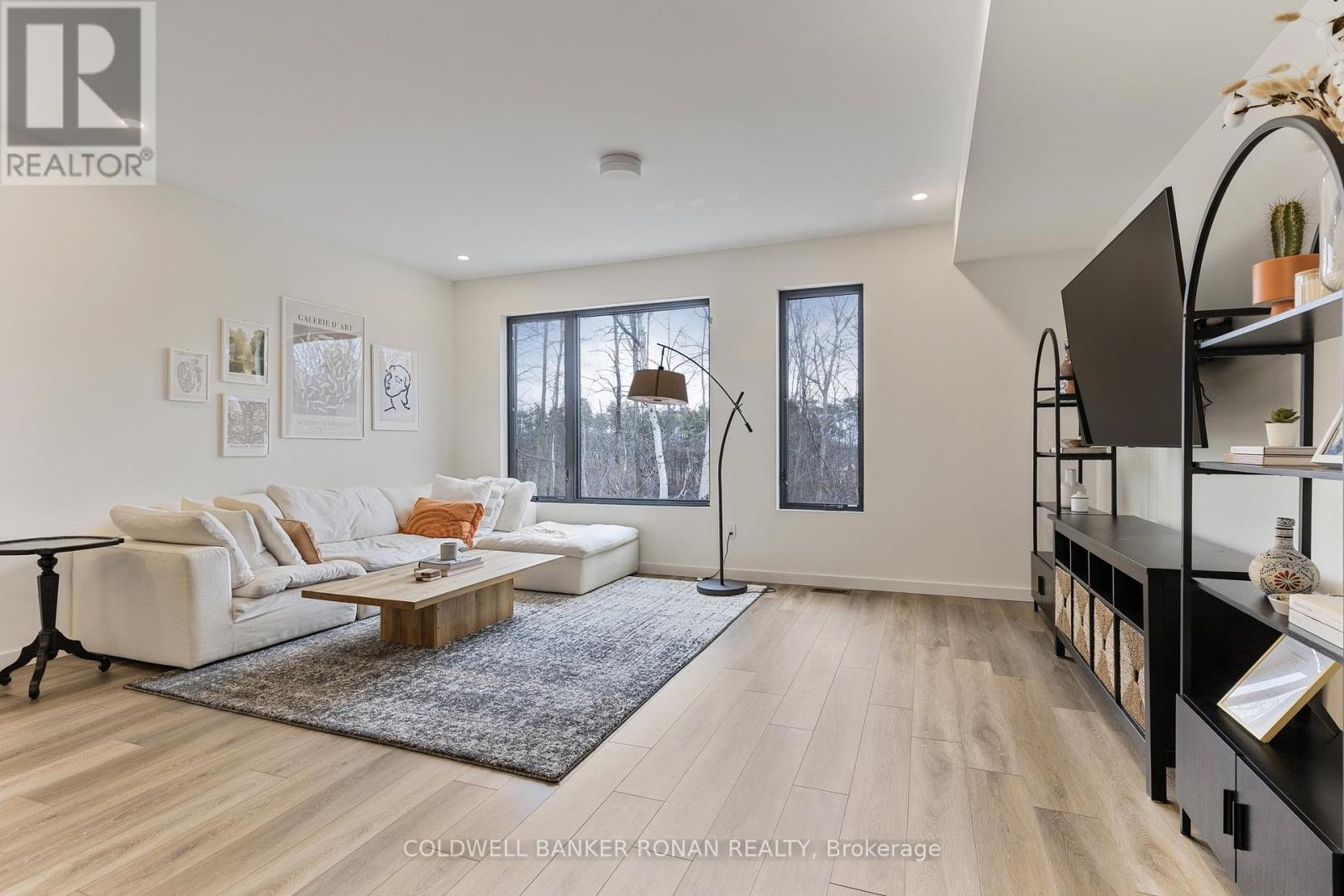 Photo 31 of 34 Rainwater Lane, Barrie ON