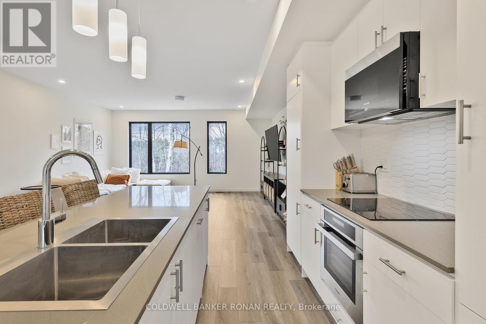 Photo 17 of 34 Rainwater Lane, Barrie ON