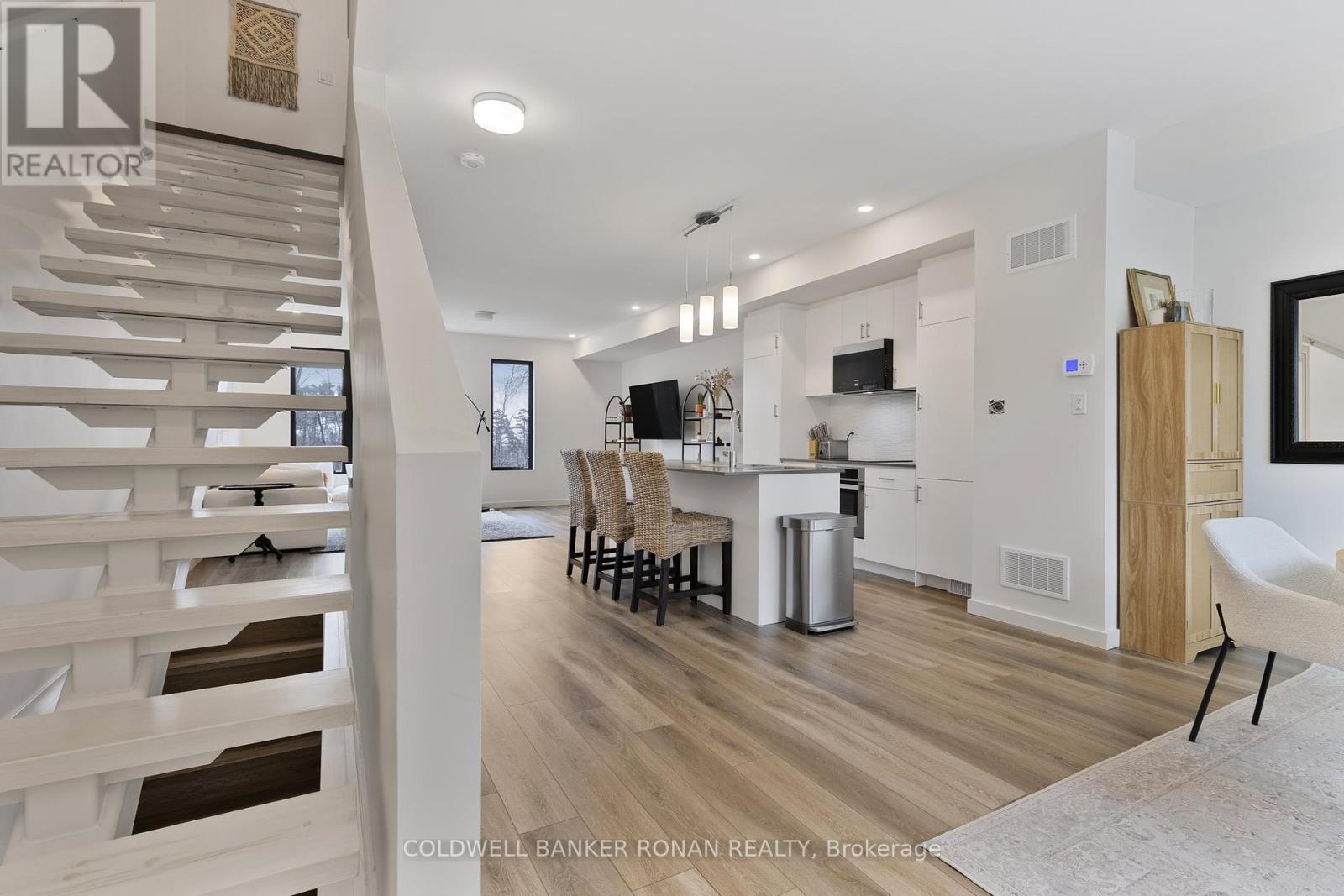 Photo 3 of 34 Rainwater Lane, Barrie ON