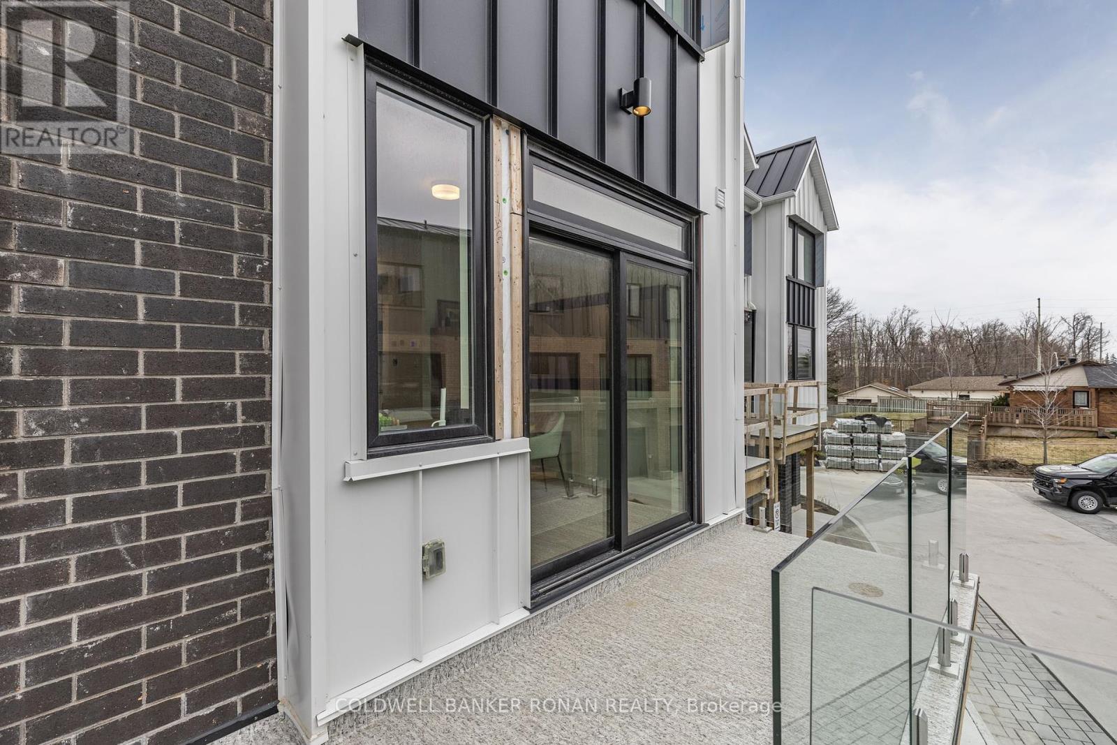 Photo 2 of 34 Rainwater Lane, Barrie ON