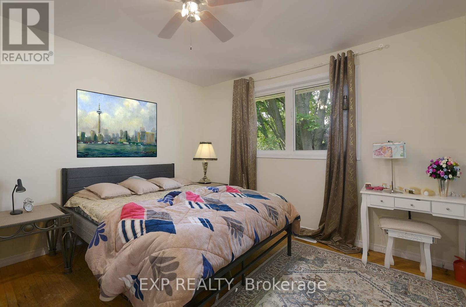 Photo 16 of 2 Roslyn Road, Barrie ON
