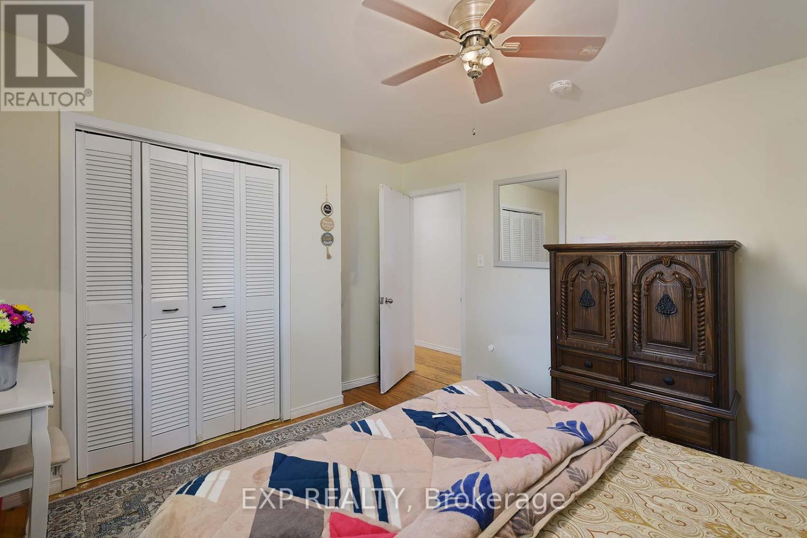 Photo 24 of 2 Roslyn Road, Barrie ON