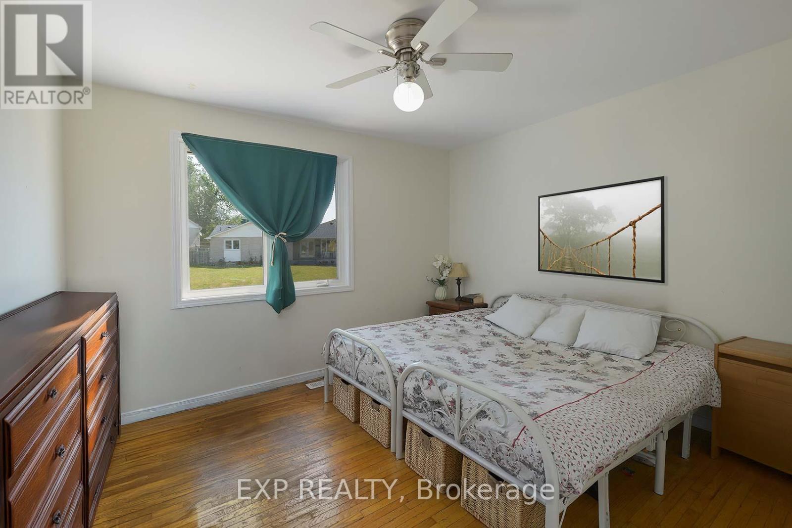 Photo 6 of 2 Roslyn Road, Barrie ON