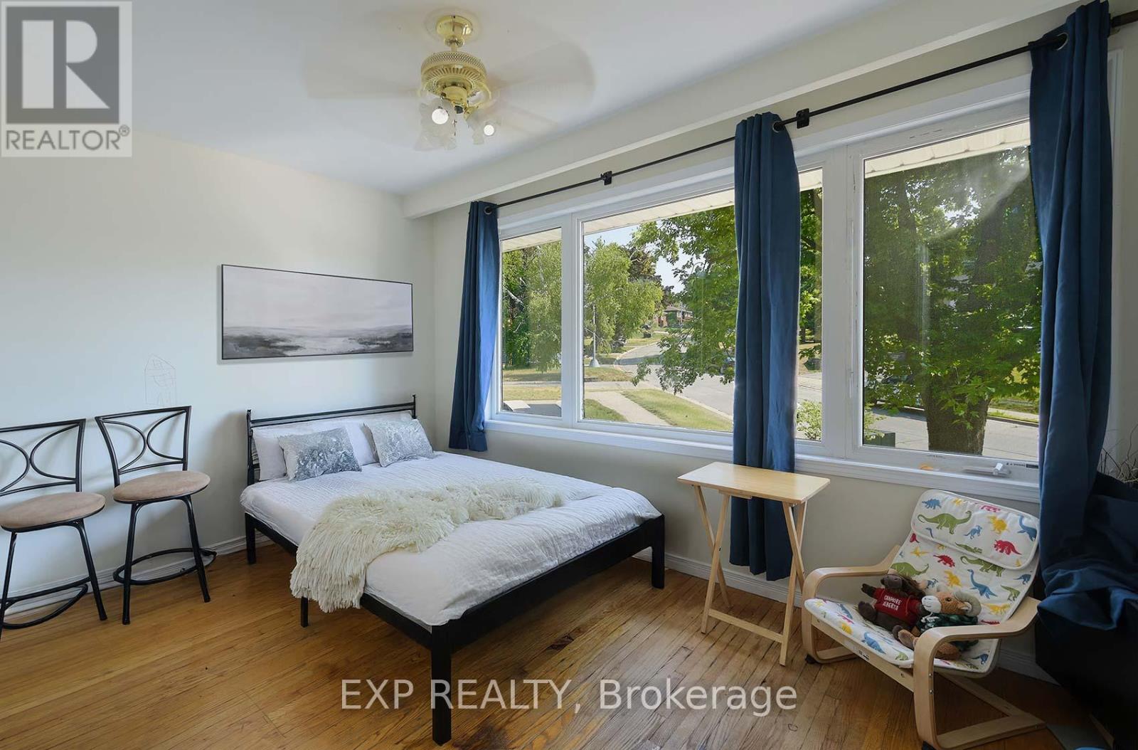 Photo 27 of 2 Roslyn Road, Barrie ON